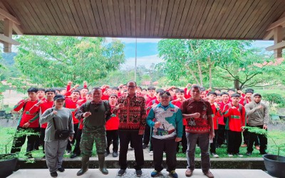 Kegiatan Bersih-Bersih di Kantor Kelurahan Desa Bagak Sahwa